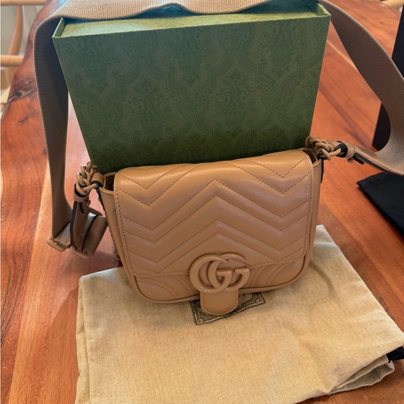 Gucci Marmont Matelassé Chevron Shoulder Bag with Double G in Brown Leather - Picture 5 of 7